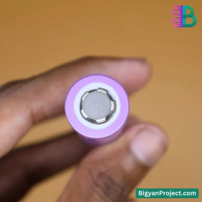 18650 Rechargeable Li-ion Battery 2000mAh 3.7V